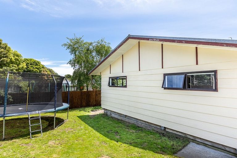 Photo of property in 23 Hookway Grove, Paraparaumu, 5032