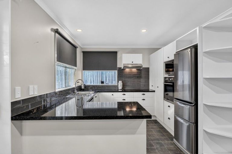 Photo of property in 35 Nottingham Drive, Hamilton East, Hamilton, 3216