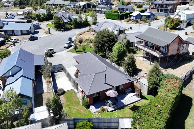 Photo of property in 1 Dwyer Place, Lake Tekapo, 7999