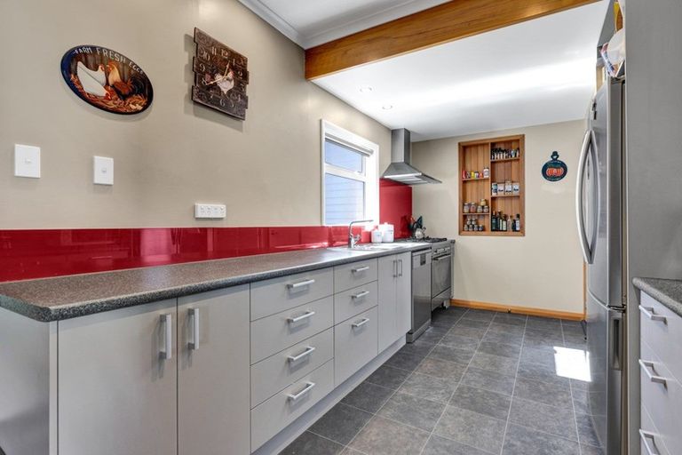 Photo of property in 24 Ngaio Street, Strandon, New Plymouth, 4312