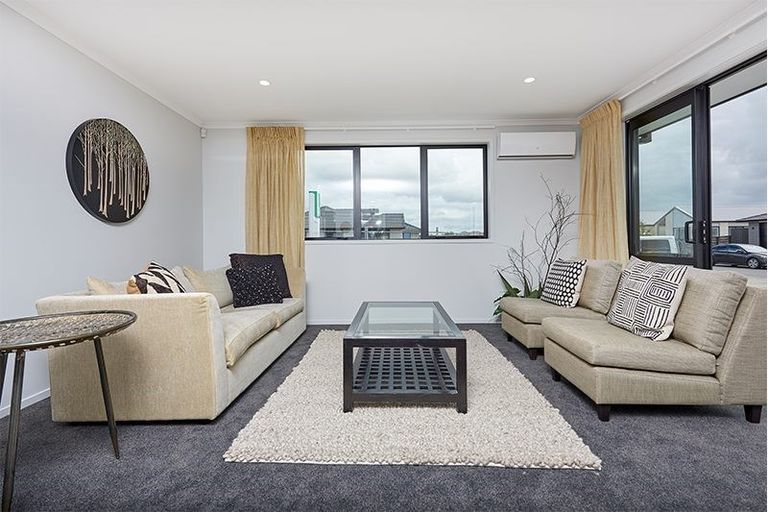 Photo of property in 5 Yorkshire Close, Whitby, Porirua, 5024