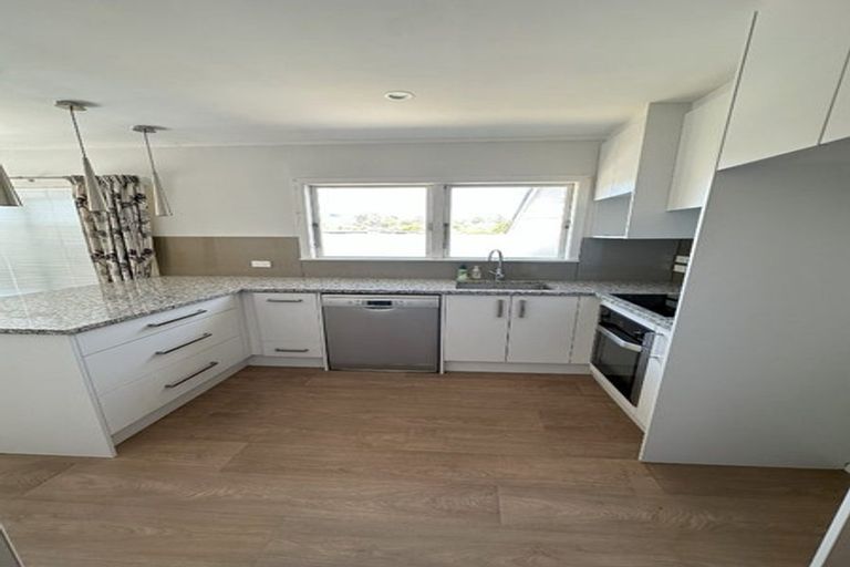 Photo of property in 494 Don Buck Road, Massey, Auckland, 0614