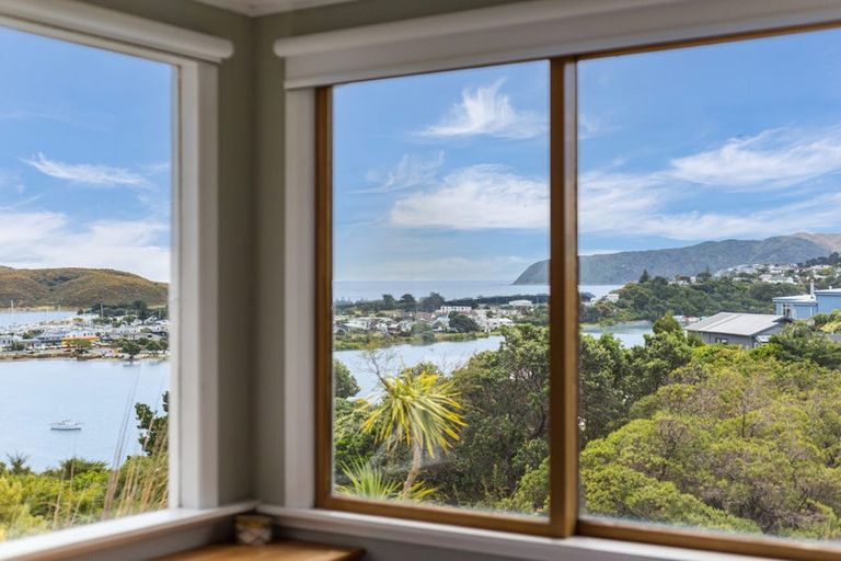 Photo of property in 39 Bayview Road, Paremata, Porirua, 5024