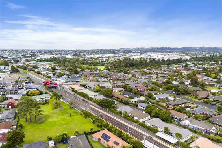Photo of property in 10/17 Neta Grove, Henderson, Auckland, 0612