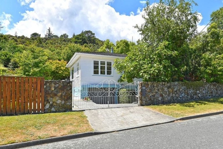 Photo of property in 87 Horoeka Street, Stokes Valley, Lower Hutt, 5019