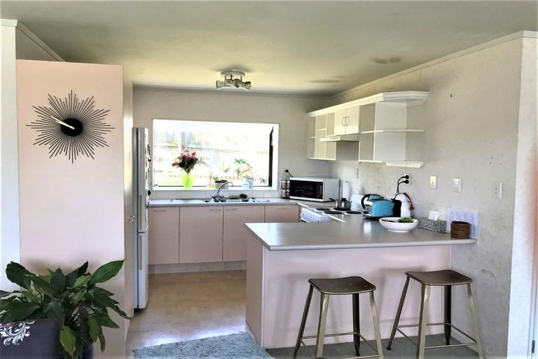 Photo of property in 2 Sherpa Place, Massey, Auckland, 0614