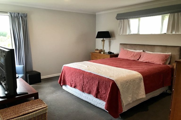 Photo of property in 9 Mcewen Crescent, Riverstone Terraces, Upper Hutt, 5018