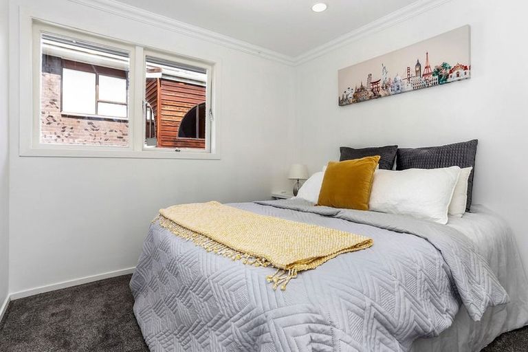 Photo of property in 2/4202a Great North Road, Glendene, Auckland, 0602