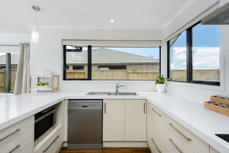 Photo of property in 8 Rotomanu Place, Pyes Pa, Tauranga, 3112