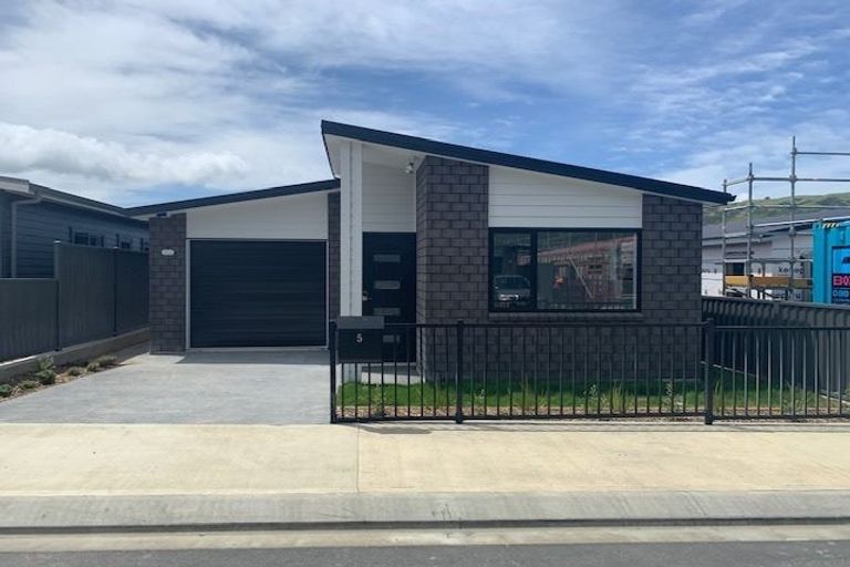 Photo of property in 5 Pihoihoi Place, Kenepuru, Porirua, 5022