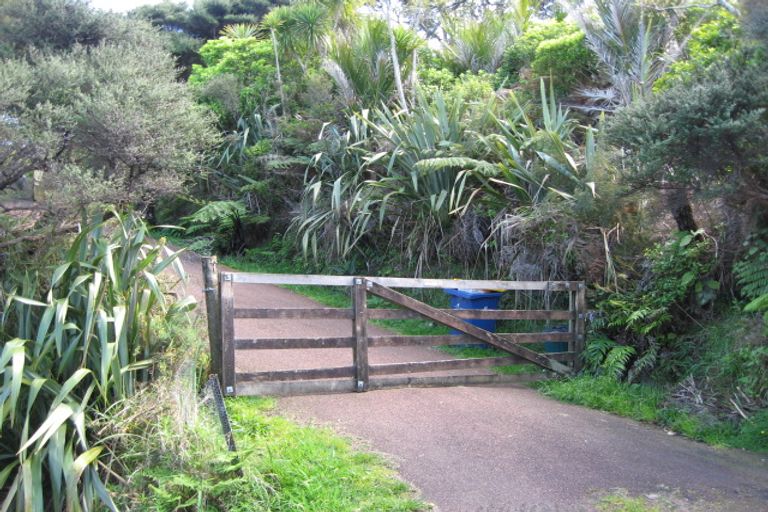Photo of property in 48 Tasman View Road, Te Henga / Bethells Beach, Henderson, 0781