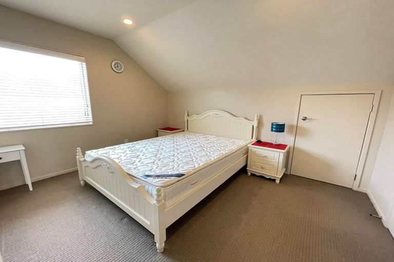 Photo of property in 2/19 Nimstedt Avenue, Oteha, Auckland, 0632