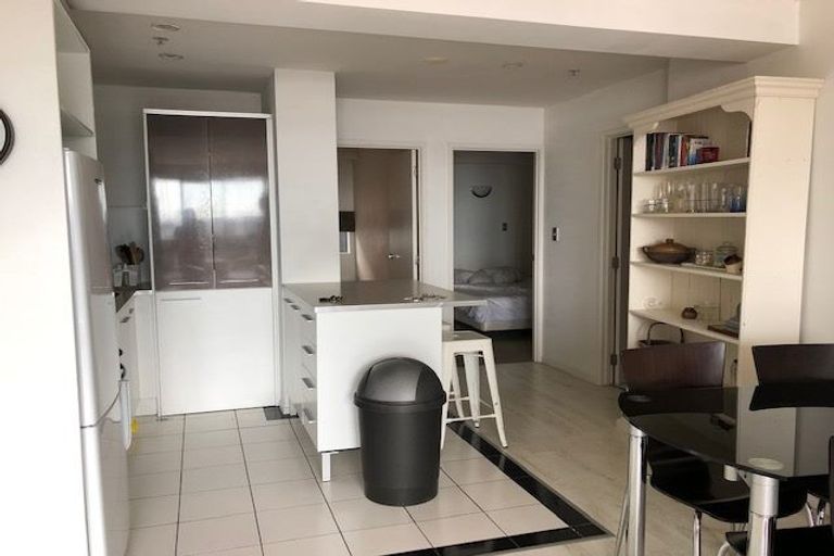 Photo of property in Alpha Apartments, 702/17 Vogel Lane, Auckland Central, Auckland, 1010