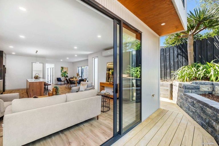 Photo of property in 43b Centorian Drive, Windsor Park, Auckland, 0632