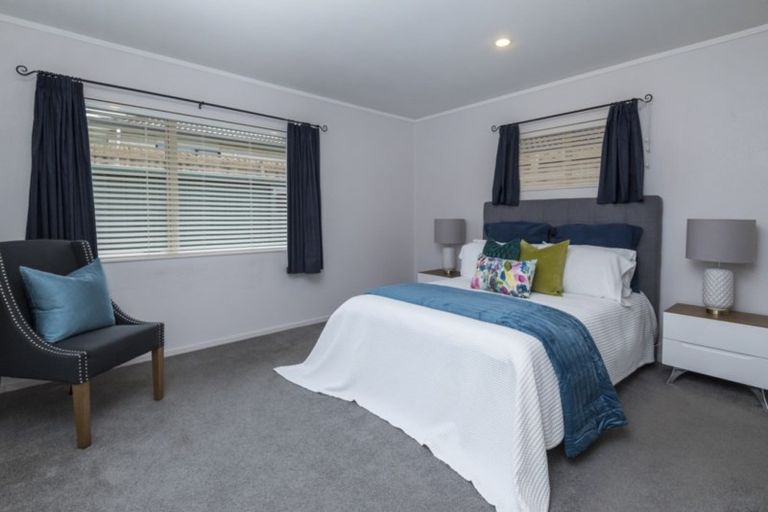 Photo of property in 3 Millisle Place, East Tamaki Heights, Auckland, 2016