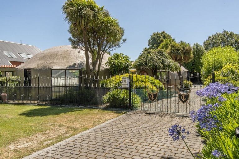 Photo of property in 254 Memorial Avenue, Burnside, Christchurch, 8053