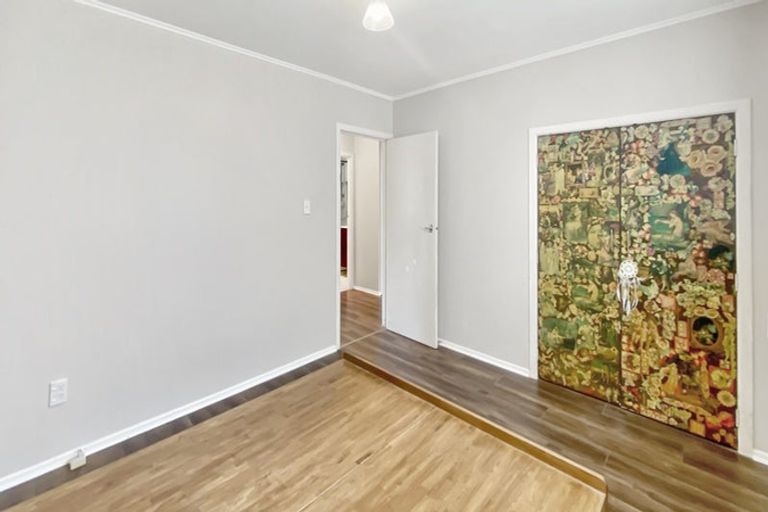 Photo of property in 6 Hughdene Place, Henderson, Auckland, 0610