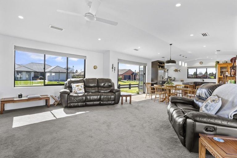 Photo of property in 2 Clifford Close, Leamington, Cambridge, 3432