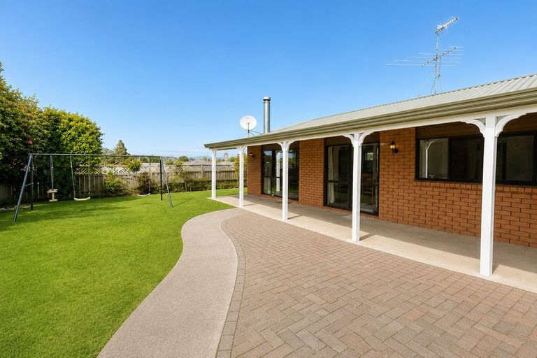 Photo of property in 39a Edgewater Parade, Waiuku, 2123