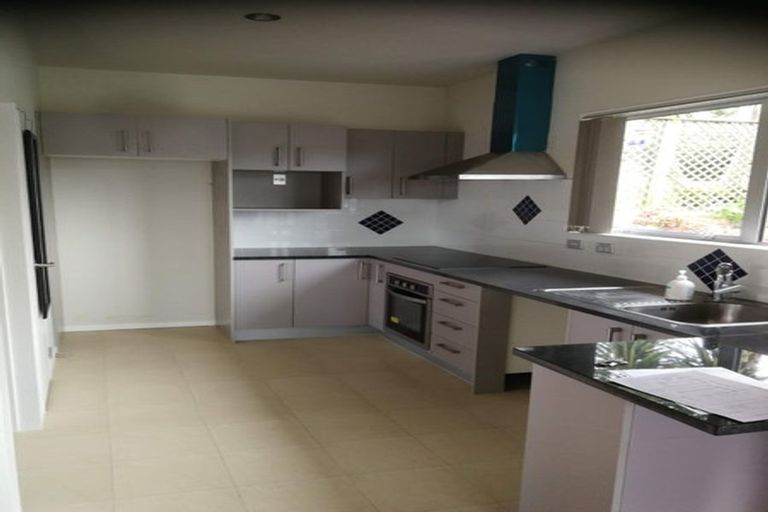 Photo of property in 11 Potter Avenue, Northcote, Auckland, 0627