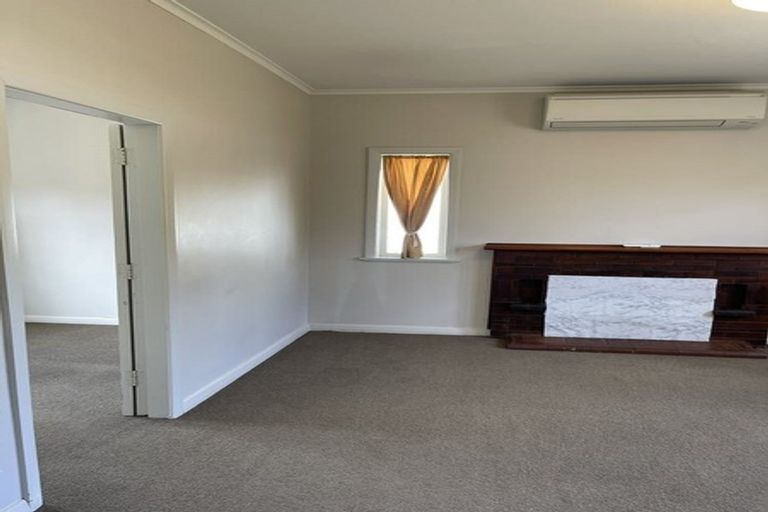 Photo of property in 1/46 Fruitvale Road, New Lynn, Auckland, 0600