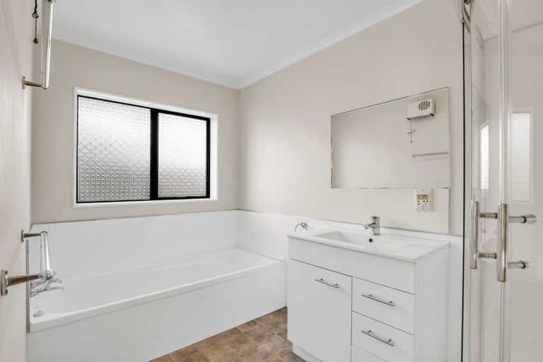 Photo of property in 28 Freyberg Street, Roslyn, Palmerston North, 4414