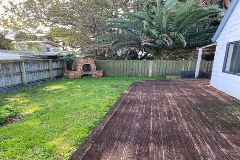 Photo of property in 1/4 Avalon Place, Glenfield, Auckland, 0629