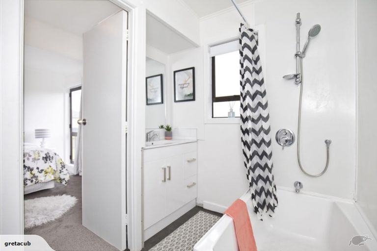 Photo of property in 2 Chalfont Street, Mangere East, Auckland, 2024