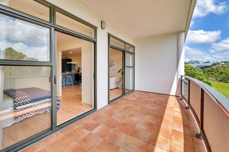 Photo of property in 5/372 Rosedale Road, Rosedale, Auckland, 0632