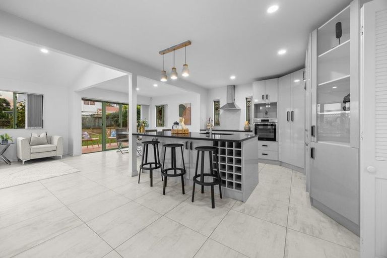 Photo of property in 68 Marina View Drive, West Harbour, Auckland, 0618