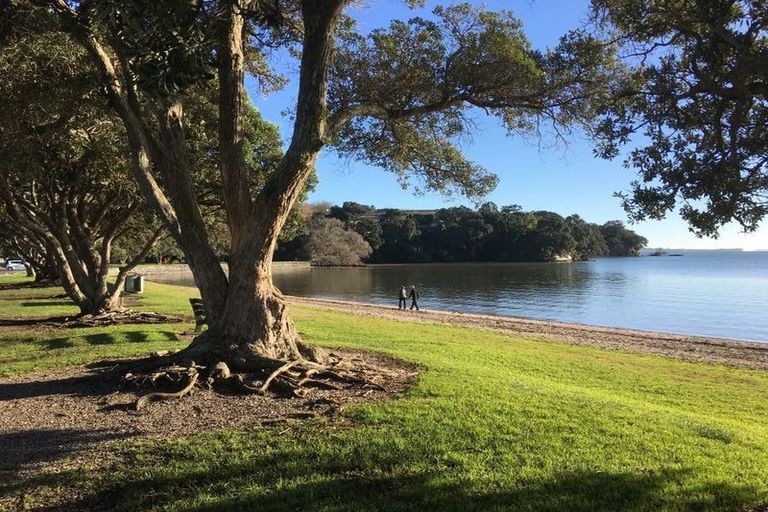 Photo of property in 25 Shelly Beach Parade, Cockle Bay, Auckland, 2014