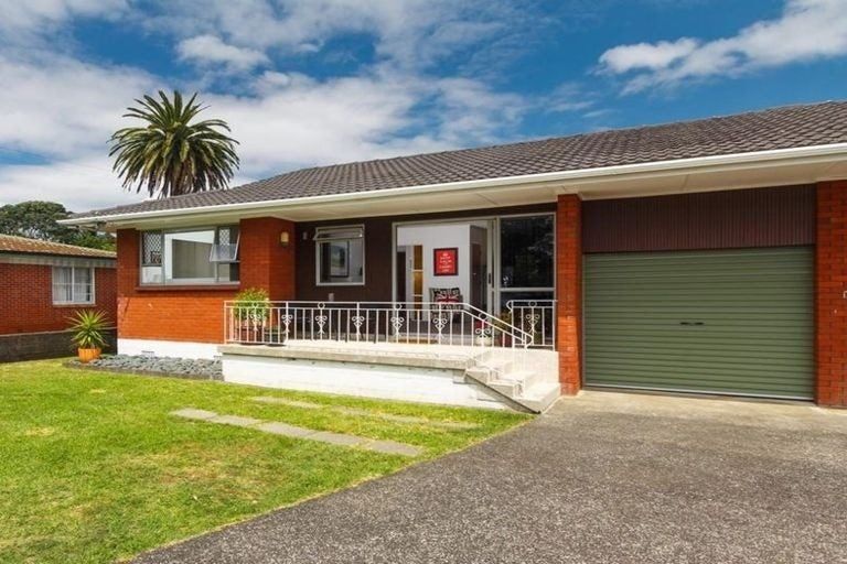 Photo of property in 1/3 Kiwi Esplanade, Mangere Bridge, Auckland, 2022