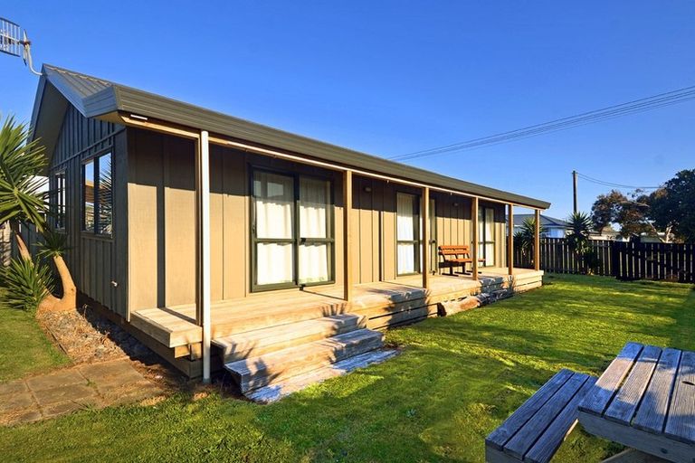 Photo of property in 23 Roore Street, Foxton Beach, Foxton, 4815