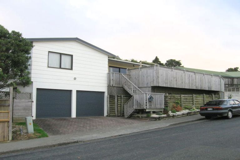Photo of property in 28 Carluke Street, Paparangi, Wellington, 6037