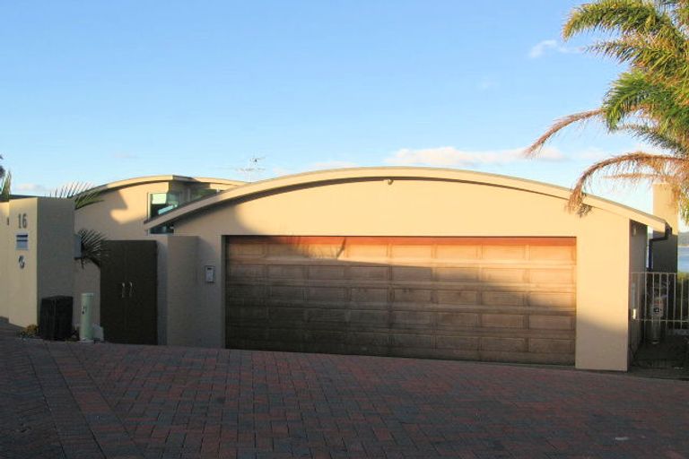 Photo of property in 18 Courtneys, West Harbour, Auckland, 0618