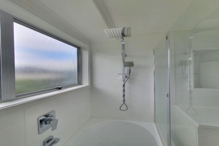 Photo of property in 12 Lipton Grove, Opaheke, Papakura, 2113