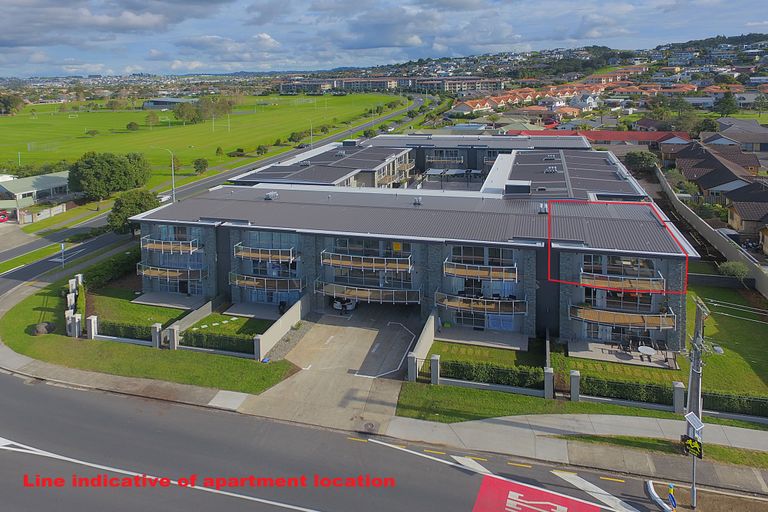 Photo of property in 305/252 Centreway Road, Orewa, 0931