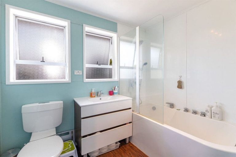 Photo of property in 6 Avro Crescent, Hornby, Christchurch, 8042