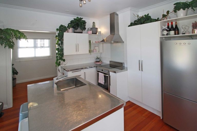 Photo of property in 81 Mangorei Road, Strandon, New Plymouth, 4312