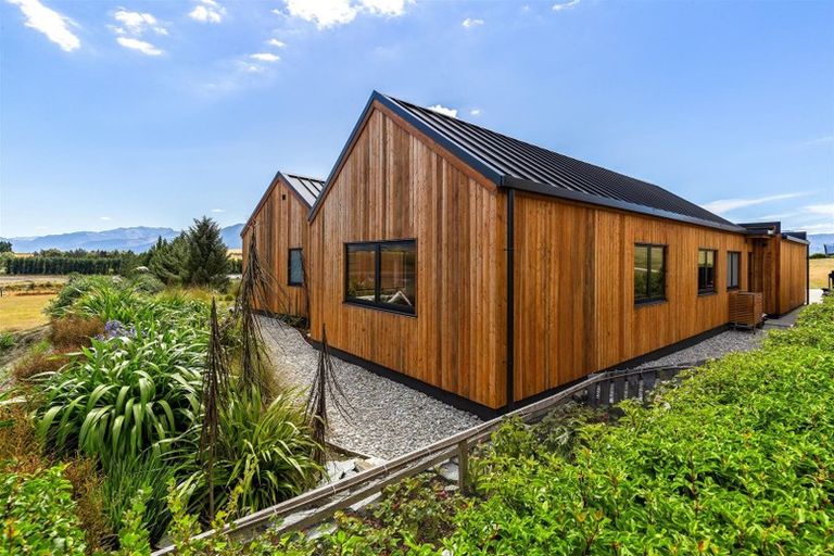 Photo of property in 11 Cunninghams Drive, Jacks Point, Queenstown, 9371