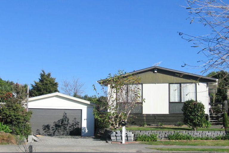 Photo of property in 14 Robert Grove, Paraparaumu, 5032