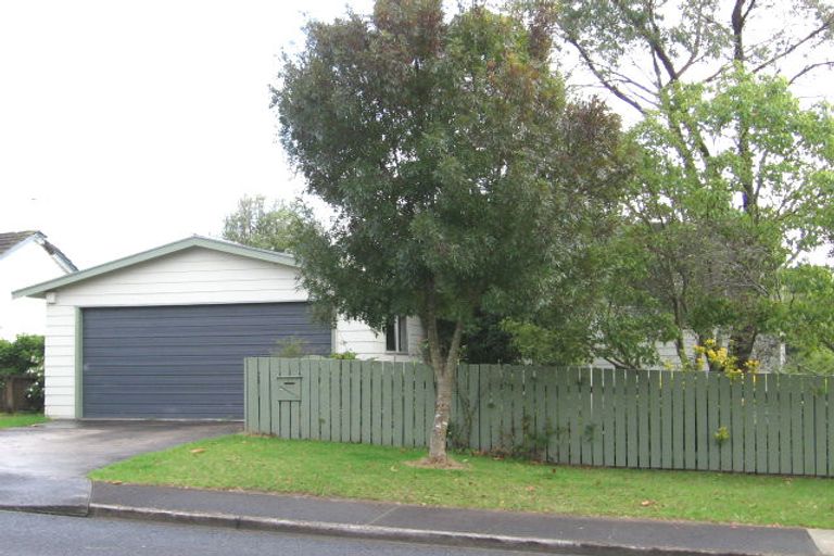Photo of property in 11 Claverdon Drive, Massey, Auckland, 0614