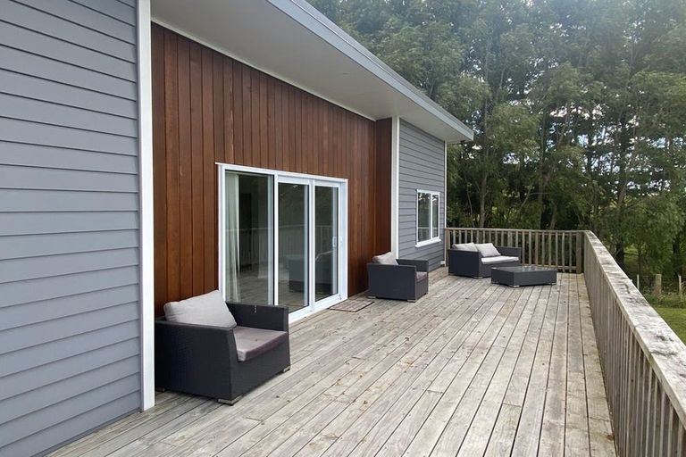 Photo of property in 35 Oram Drive, Turitea, Palmerston North, 4472