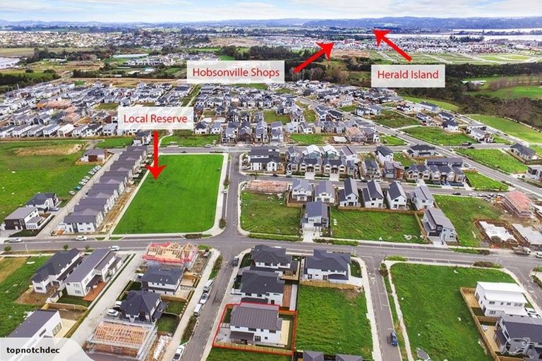 Photo of property in 18 Observation Green, Hobsonville, Auckland, 0616