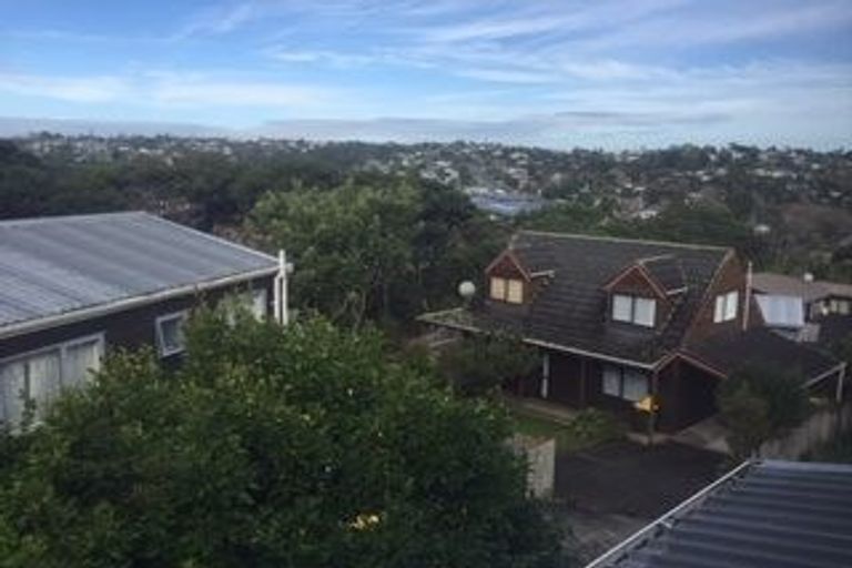 Photo of property in 1/22 Valecrest Place, Bayview, Auckland, 0629