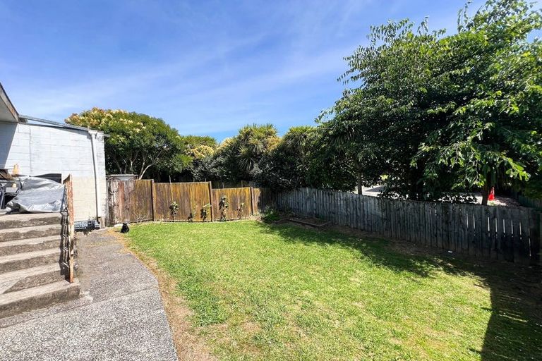 Photo of property in 1/9 Adriatic Avenue, Henderson, Auckland, 0612