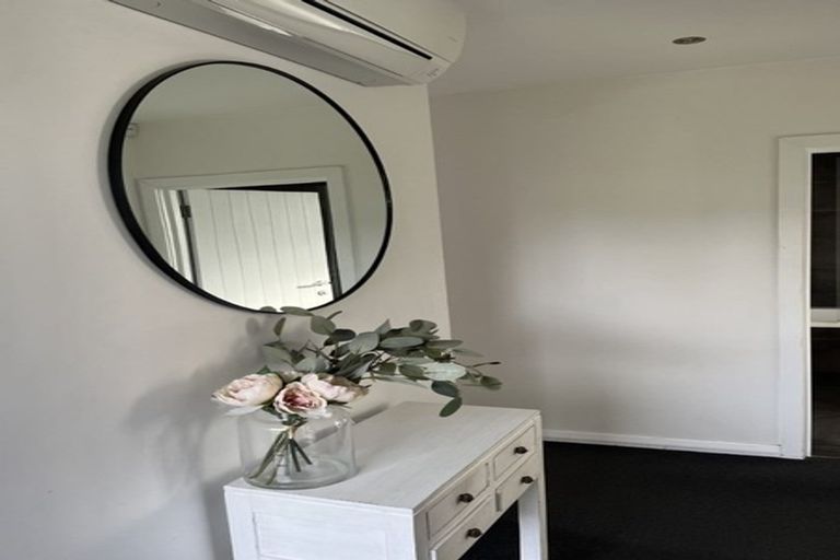 Photo of property in 1 Kahu Road, Paremata, Porirua, 5024