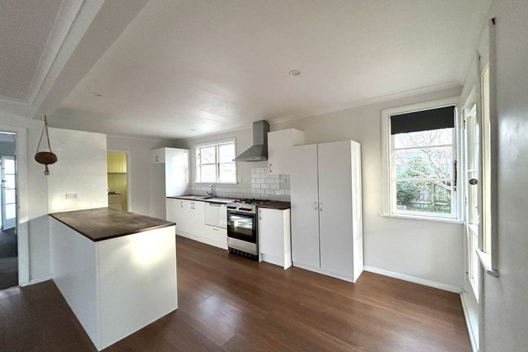 Photo of property in 102 Vogel Street, Roslyn, Palmerston North, 4414