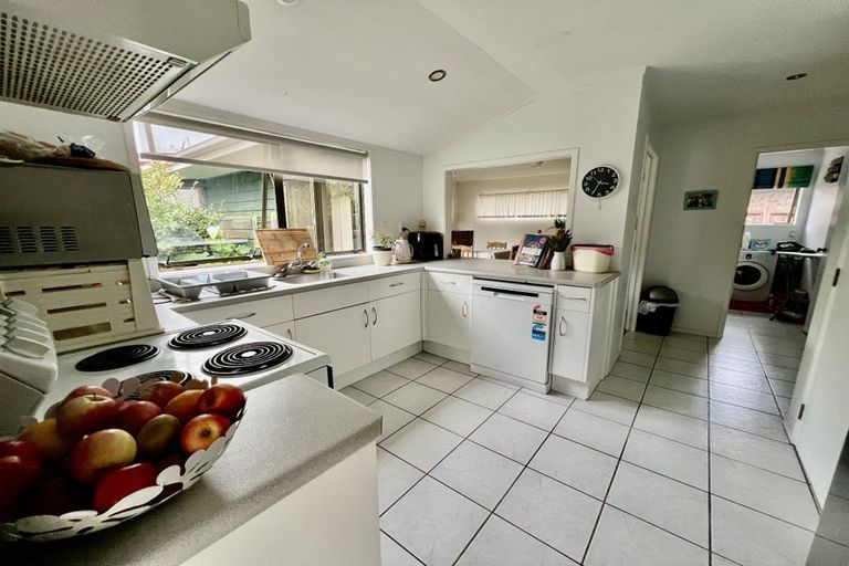 Photo of property in 17 Jillteresa Crescent, Half Moon Bay, Auckland, 2012
