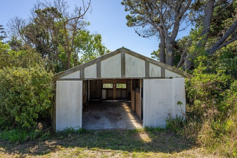 Photo of property in 16 Rangiuru Road, Otaki Beach, Otaki, 5512